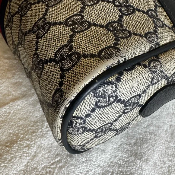 🚨SOLD🚨Gucci Vintage GG Monogram Supreme Sherry Web Ophidia Camera Shoulder Bag. - Picture 6 of 16